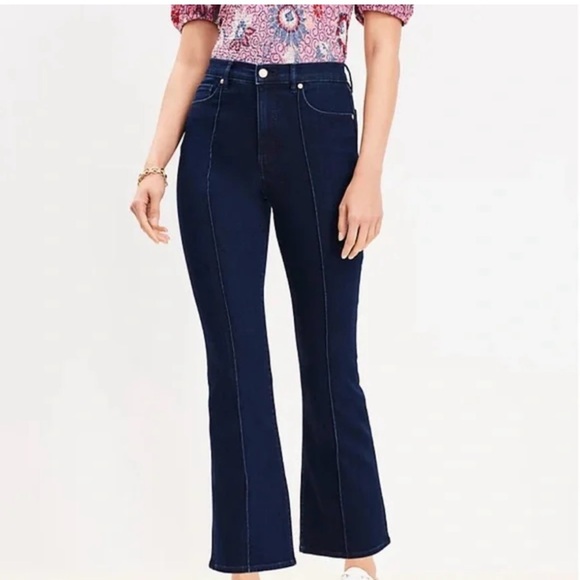 LOFT Denim - LOFT Pintucked High Rise Kick Crop Jeans‎ in Classic Wash